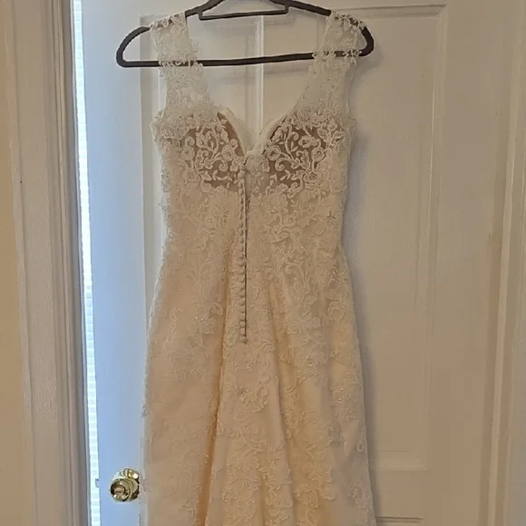 Maggie Sottero Couture Cream Gown - Picture 4 of 9